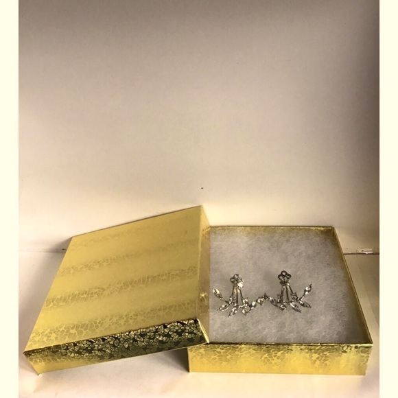 Silver Studs with 8 Crystal Rhinestones - Picture 4 of 4